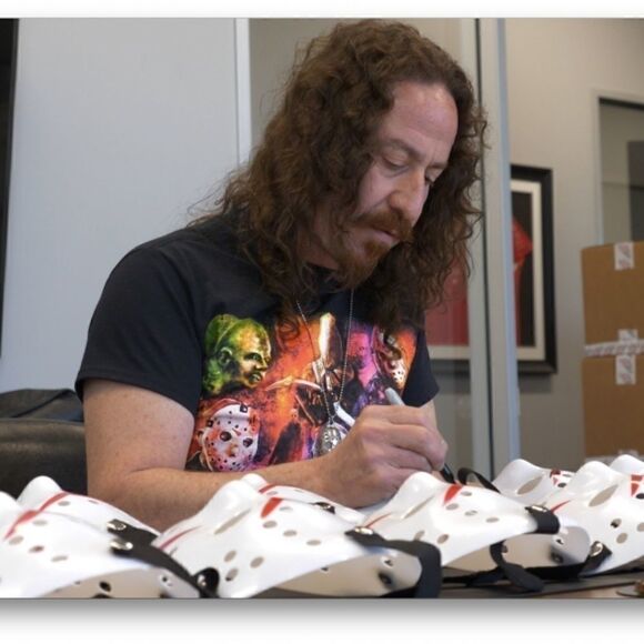 Ari Lehman Signed "Friday the 13th" Jason Mask - Picture 3 of 4